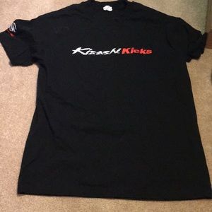 A black oversized  tee